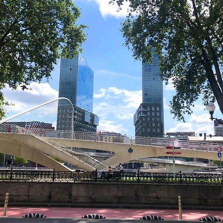 Apartamento Frente Al Guggenheim. Urbanizacion De Lujo En El Centro بلباو المظهر الخارجي الصورة